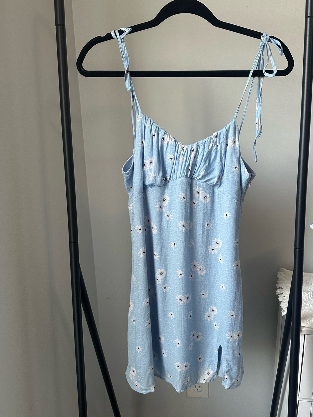 La Hearts Light Blue Floral Tie-Shoulder Chemise